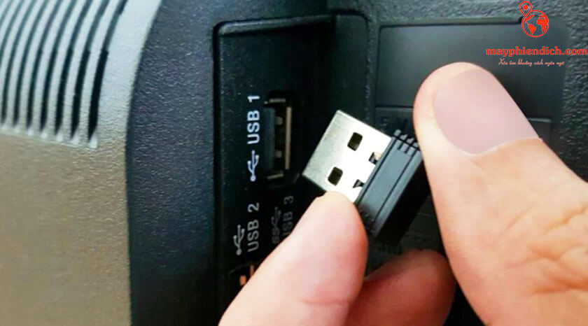 Kiểm tra đầu kết nối USB giữa laptop và chuột