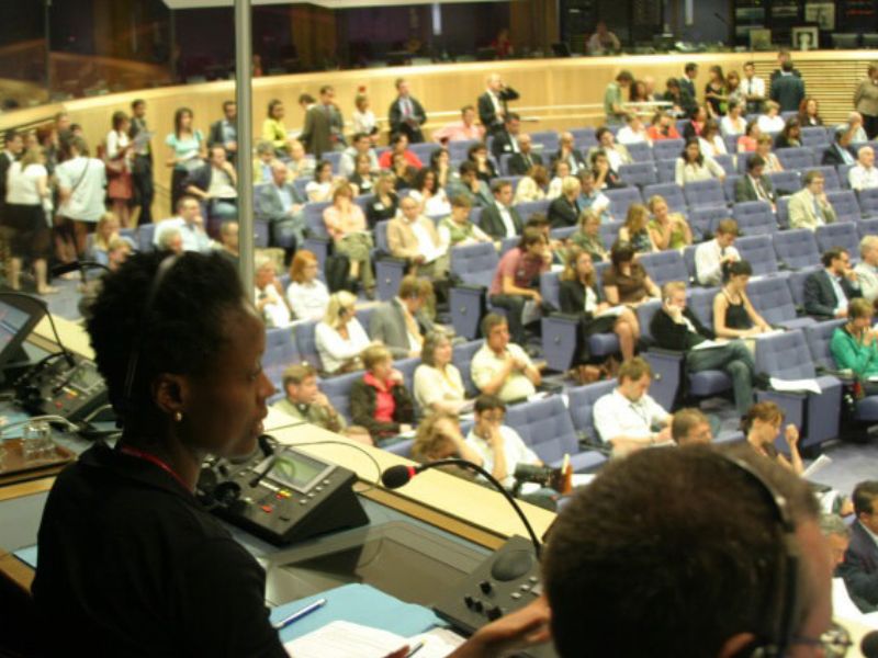 Phiên Dịch Viên Simultaneous Interpreting