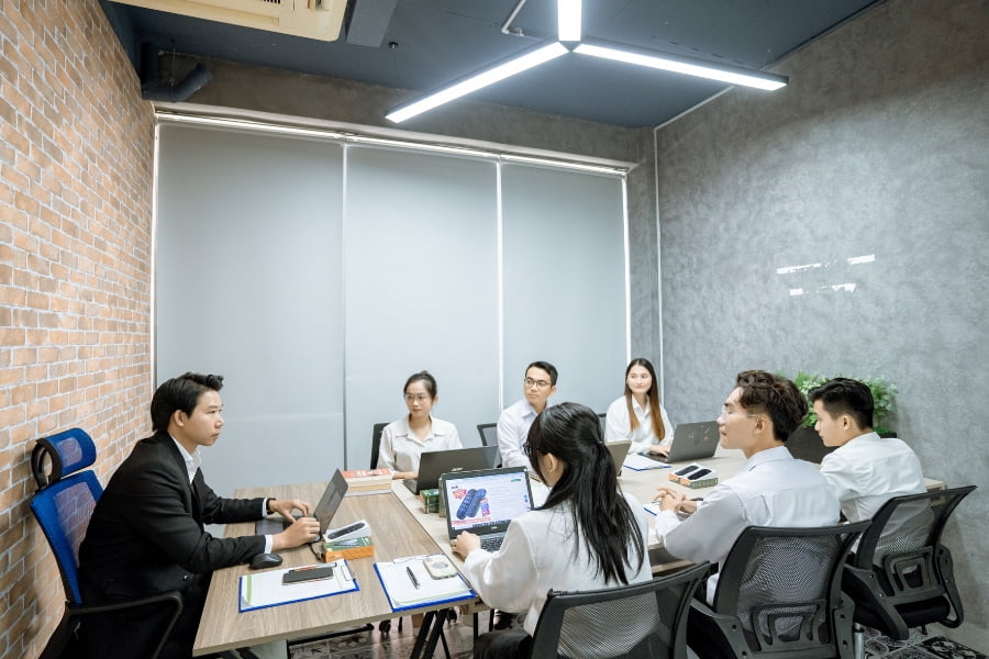 Đội Ngũ Kỹ Sư Nghiên Cứu Và Phát Triển Sản Phẩm Máy Dịch ATalk